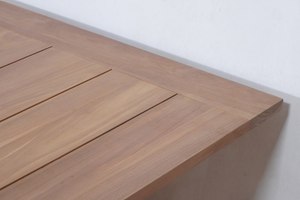 Mesa de Comedor de Teca para Exteriores Nami Moderna, Impermeable, de Forma Rectangular con Patas Cruzadas, para Jardín, Playa, Hoteles y Villas - Product Image 3