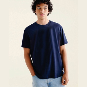 Camisetas de Hombre con Logotipo Personalizado, Fabricadas por un Fabricante de Ropa OEM, Tela Mixta de Poliéster y Algodón, Camisetas Casuales Estampadas de Manga Corta - Product Image 1