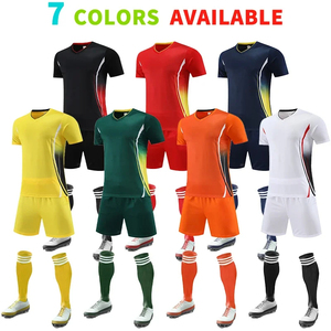 Una fábrica OEM ofrece uniformes de fútbol de poliéster sublimados personalizados con etiqueta privada para fabricantes minoristas de artículos deportivos a nivel mundial. - Product Image 4