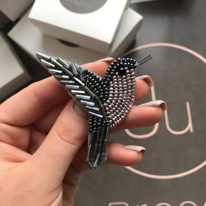 Broches de Cuentas con Diseño Personalizado de Moda, los Más Vendidos, con Bordado Intrincado, Broches de Cuentas Hechos a Mano Únicos con Bordado - Product Image 1