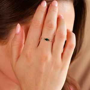 Anillo de Esmeralda Genuina con Corte Marquesa, Bañado en Oro Vermeil, Delicado, Apilable, Plata de Ley 925, Chapado en Oro de 14K, Joyería de Esmeralda Real de Laboratorio para Ella - Product Image 2