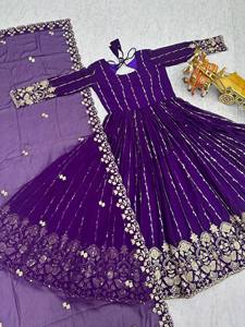 ชุดเดรสยาวสำหรับงานเทศกาล ผ้าคลุมไหล่ ผ้าจอร์เจตต์ฟ็อกซ์ ประดับเลื่อมหนา 5 มม. ปักลายแบบกลับด้านได้ ทันสมัย เหมาะสำหรับงานปาร์ตี้ งานแต่งงาน งานเทศกาลดีวาลี - Product Image 2