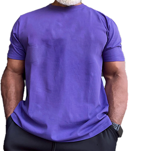 เสื้อยืดโอเมก้าสีม่วงลายตัวอักษรกรีกสำหรับผู้ชาย |   เสื้อยืดผ้าฝ้าย 100% ระบายอากาศได้ดี สไตล์กรีก ปักโลโก้ตามสั่ง เป็นมิตรกับสิ่งแวดล้อม - Product Image 2