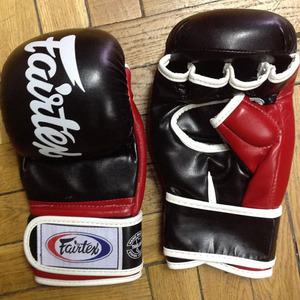 Guantes de UFC MMA para Sparring, Grappling, Boxeo, Muay Thai, Entrenamiento de Boxeo, Guantes de MMA de Cuero Genuino Personalizados a Precio de Mayoreo - Product Image 1
