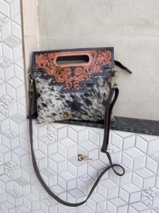 Bolso de hombro de cuero vacuno con grabado artesanal, estilo gitano bohemio, hecho a mano, estilo western, elegante, para mujer. - Product Image 4