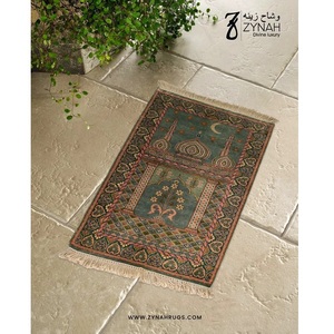 Alfombra de Viscosa de Lujo Quiet Bloom, Fabricada en India, Hecha a Mano, Suave, para Interiores Modernos y Uso en Hoteles, en Venta - Product Image 1