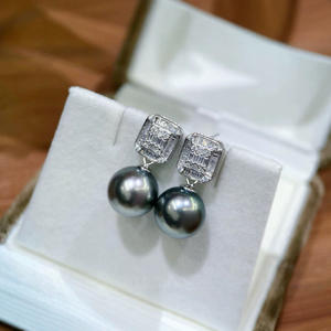 Boucles d'oreilles pendantes en argent S925 Tête de taureau pour femmes Tempérament classique Perles d'eau douce naturelles roses brillantes Boucles d'oreilles transparentes - Product Image 1