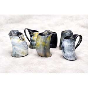 Jarra de Cuerno Vikinga Natural Hecha a Mano para Beber Cerveza, Estilo Medieval, con Base de Madera al Mejor Precio - Product Image 4