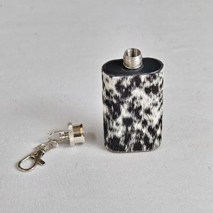 Botella de pelo de caballo con tapa metálica y clip de mosquetón, diseño blanco y negro, botella portátil - Product Image 3