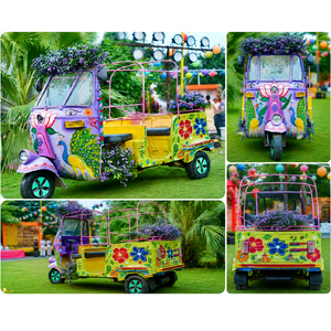 Tuk Tuk de lujo para la entrada nupcial en bodas punjabíes, decorado con diseño floral y de pavo real, colorido y decorativo. - Product Image 4