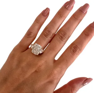 Bague de mariage en or jaune 18 carats avec diamant de laboratoire certifié IGI, taille Radiant, 7,00 carats - Product Image 4