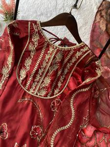 Salwar Kameez traditionnel pour femmes, en soie brodée rouge, coupe ample, longueur au sol, tenue de mariage, style Inde Pakistan - Product Image 6