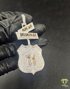 Pendentif de luxe personnalisé en forme de panneau de rue, serti de moissanite, style Hip Hop, avec bouclier, collier statement - Product Image 3