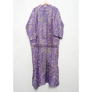 Bata Larga con Estampado Paisley Morado para Mujer, Cuello Mandarín, Manga Tres Cuartos, Elegante Ropa de Dormir Tejida, Kimono de Seda - Product Image 1