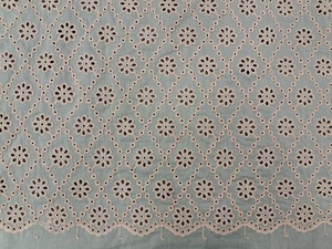 Nuevo Diseño Premium: Tela de Algodón Verde Menta con Bordado Dori - Material Crema con Diseño Floral y Ojales de Diamante para Vestidos - Product Image 1