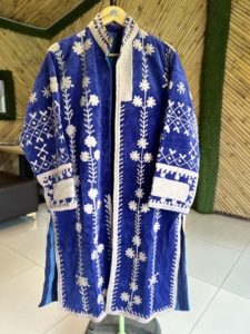 เสื้อแจ็คเก็ตยาวผ้ากำมะหยี่ถักมือสำหรับผู้หญิง |   เสื้อโค้ทบอมเบอร์ลายปักดอกไม้และนกสไตล์ชาติพันธุ์ |   ชุดเลเยอร์สไตล์โบฮีเมียนสำหรับฤดูหนาว |   ช่างฝีมือ - Product Image 6