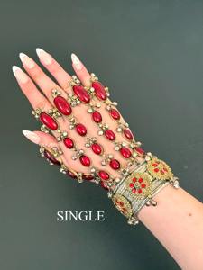 Pulsera de eslabones con monedas afganas de estilo antiguo, con intrincados patrones tradicionales y colgantes de monedas para un toque auténtico. - Product Image 6