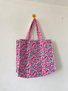 Bolso tote indio con estampado floral hecho a mano, estilo bohemio, rosa y azul, acolchado, de algodón, para uso diario, bolso de mano para uso casual. - Product Image 2