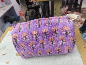 กระเป๋าเครื่องสำอางผ้าฝ้ายสีม่วงลาเวนเดอร์แบบขายส่ง ลายพิมพ์ดอกไม้สไตล์วินเทจ พร้อมซิป กระเป๋าใส่เครื่องสำอางสำหรับเดินทาง - Product Image 6