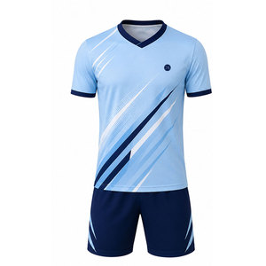 Tenue de football personnalisée, maillot et short légers conçus pour les matchs de compétition, les entraînements et les tournois. - Product Image 2