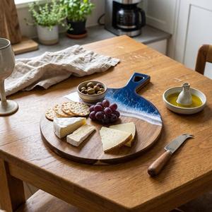 Planche à découper en bois naturel et résine, planche à découper en époxy faite à la main pour la préparation et le service des aliments en cuisine - Product Image 1