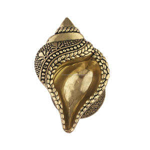 Diya de latón para Puja | 2 "Shankh Design Arti Deepak - Product Image 2