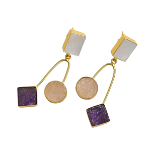 Boucles d'oreilles asymétriques plaquées or avec triple pierre semi-précieuse (améthyste, quartz rose, nacre) – Vente en gros - Product Image 5