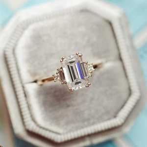 Anillos de Compromiso de Lujo con Moissanita Corte Esmeralda, Plata de Ley 925, Chapado en Oro de 14K, Sin Níquel, Anillos de Promesa Art Deco - Product Image 3