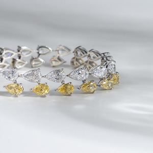 Pulsera de tenis de dos filas con moissanita talla pera certificada GRA en plata 925 y diamantes de color, hecha a mano, para regalo nupcial. - Product Image 3