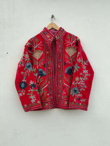 Chaqueta Corta de Terciopelo de Lujo para Mujer con Diseño Suzani Bordado a Mano, Mangas Largas, Estilo Gitano para Otoño e Invierno - Product Image 3