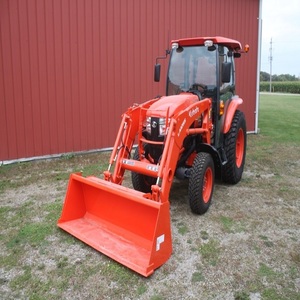 Achetez le tracteur Kubota L6060, une machine agricole de qualité supérieure avec un moteur puissant, une maniabilité fluide et une construction robuste pour le travail quotidien sur le terrain. - Product Image 2