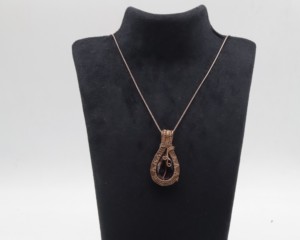 Collier en fil de cuivre entouré de zircon naturel |   Pendentif en pierre précieuse zircon faite à la main - Product Image 4