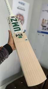 Bate de críquet de madera de sauce inglés MB Malik UMZ MR 16 Players Edition con funda de bate gratuita, lámina de agarre adicional y cubierta protectora. - Product Image 3