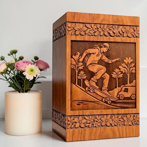 Urne funéraire en bois personnalisée gravée pour skateboarder, souvenir commémoratif par AYAANS - Product Image 3