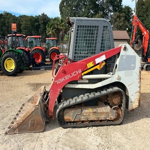 Chargeuse compacte Takeuchi avec polyvalence d'adaptation pour la manipulation de seaux, grappins et autres outils de chantier compatibles - Product Image 1