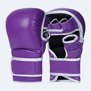 Gants de combat MMA professionnels en cuir noir mat, respirants, anti-humidité, fermeture à lacets, logo personnalisé, entraînement - Product Image 1