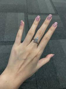 Anillo de banda abierta curvada con corte de pera alargado de 2.02 CT cultivado en laboratorio, diseño único para mujer, con oro macizo de 14K, para regalo de promesa nupcial. - Product Image 5