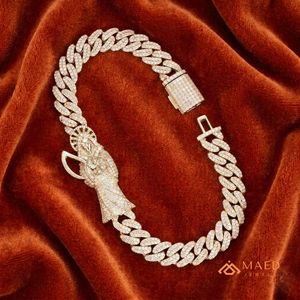 สร้อยข้อมือทอง 18K ชุบทองคำ/โรสโกลด์ ประดับกางเขนพระเยซู แบบ Cuban Link ฝังเพชรโมอิสซาไนต์ ดีไซน์หรูหรา สำหรับงานปาร์ตี้ ของขวัญสำหรับผู้ชาย สินค้าอินเทรนด์ - Product Image 4