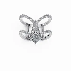 Anillo de Diamante Cultivado en Laboratorio Monarch Crown, Corte Princesa de 49 Piezas, Banda Certificada IGI, Claridad VVS, Oro - Product Image 1