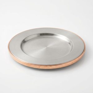 Assiette à dîner artisanale en acier satiné SS304 avec bordure en cuivre, 27 cm, bande en cuivre Tamra pour la décoration de la maison, utilisation hôtelière, style design moderne - Product Image 1