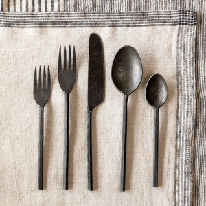 Ensemble de couverts vintage en métal avec poignées ornées, cuillère, couteau, fourchette, finition mate, résistant à la rouille, vaisselle de mariage - Product Image 6