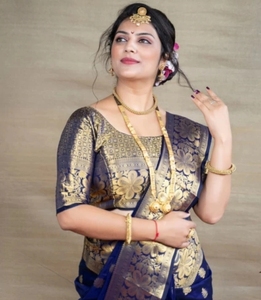 Sari en soie pure Kanjivaram brodé traditionnel KV - Réversible, infroissable, séchage rapide pour les occasions festives - Product Image 1