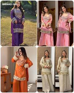 Collection de Plazzo-Kurta en soie fantaisie avec broderies miroir et bordure en dentelle, accompagnée d'un chemisier et d'un dupatta – Mode féminine - Product Image 3