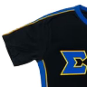 Camiseta Negra Premium Sigma Gamma Rho con Letras Griegas y Contorno Dorado, Algodón Suave, Estilo Casual para Uso Diario - Product Image 5