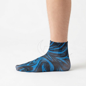 Chaussettes courtes à séchage rapide, respirantes, flexibles, décontractées, avec motifs artistiques vibrants - Product Image 2