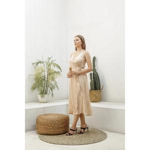 Vestido midi elegante de satén para mujer, sin mangas, con tirantes finos, cuello en V, para fiesta, noche o informal. - Product Image 4