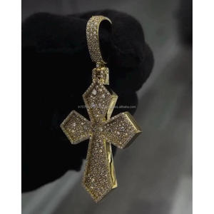 Pendentif Croix Iced Out avec Diamant de Laboratoire en Argent Sterling 925 Plaqué Or Jaune, Bijou Hip Hop de Luxe - Product Image 1