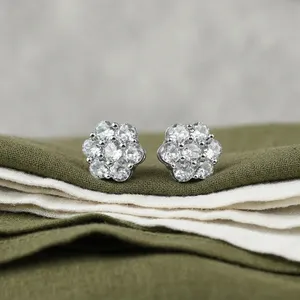 Boucles d'oreilles clous pour femme en diamant taille brillant, couleur D, synthétique, cultivé en laboratoire, certifié IGI, plaqué or 9 carats, classiques, pour usage quotidien - Product Image 5
