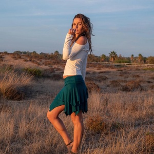 Haut à manches longues avec épaules découpées, style bohème elfe, design fluide et léger, parfait pour les festivals ou le quotidien - Product Image 2