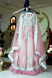 Custom Classic Floor-Length Plus Size Simple V-Neck Lace-Up Back A-Line Short <b>Sleeve</b> Built-in Bra Washable for Wedding Dresses - Product Image 4